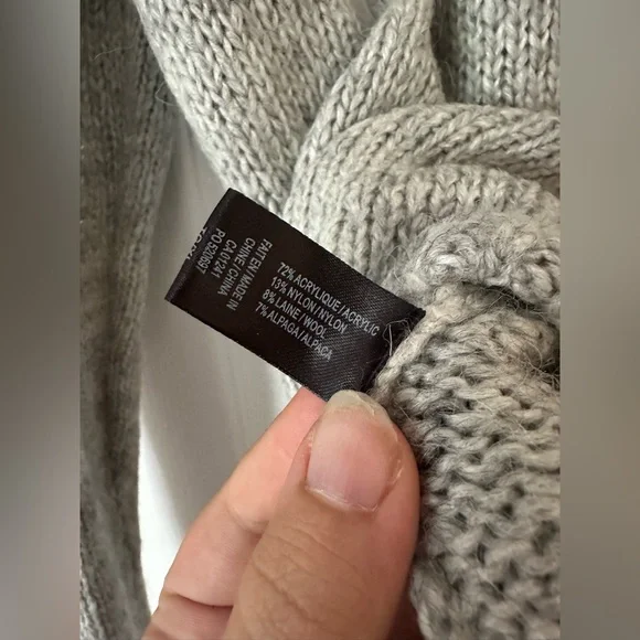 Simons Icône Beaded Sweater Size XL – Worn Once – Retail $100 – Selling for $30 - Picture 5 of 5